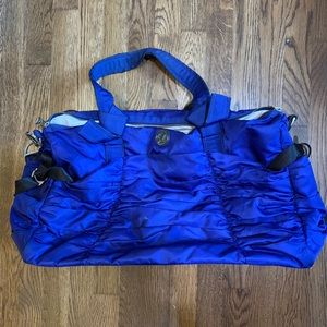 Lululemon Duffel Bag workout tote rate blue color!